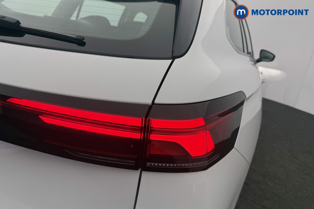 Volkswagen Passat Life Automatic Petrol Plug-In Hybrid Estate - Stock Number (1632925) - 18th supplementary image