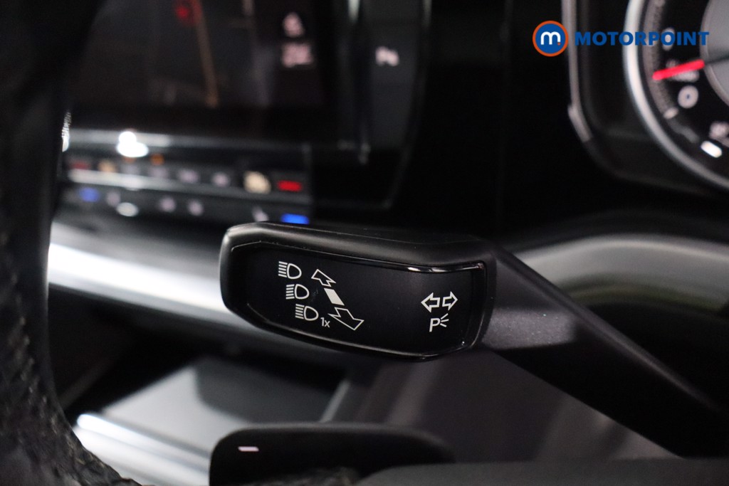 Volkswagen Touareg SEL Automatic Petrol SUV - Stock Number (1633806) - 14th supplementary image