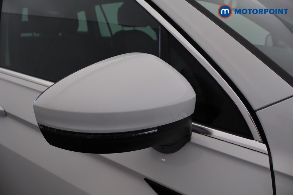 Volkswagen Tiguan R-Line Automatic Petrol SUV - Stock Number (1634261) - 39th supplementary image