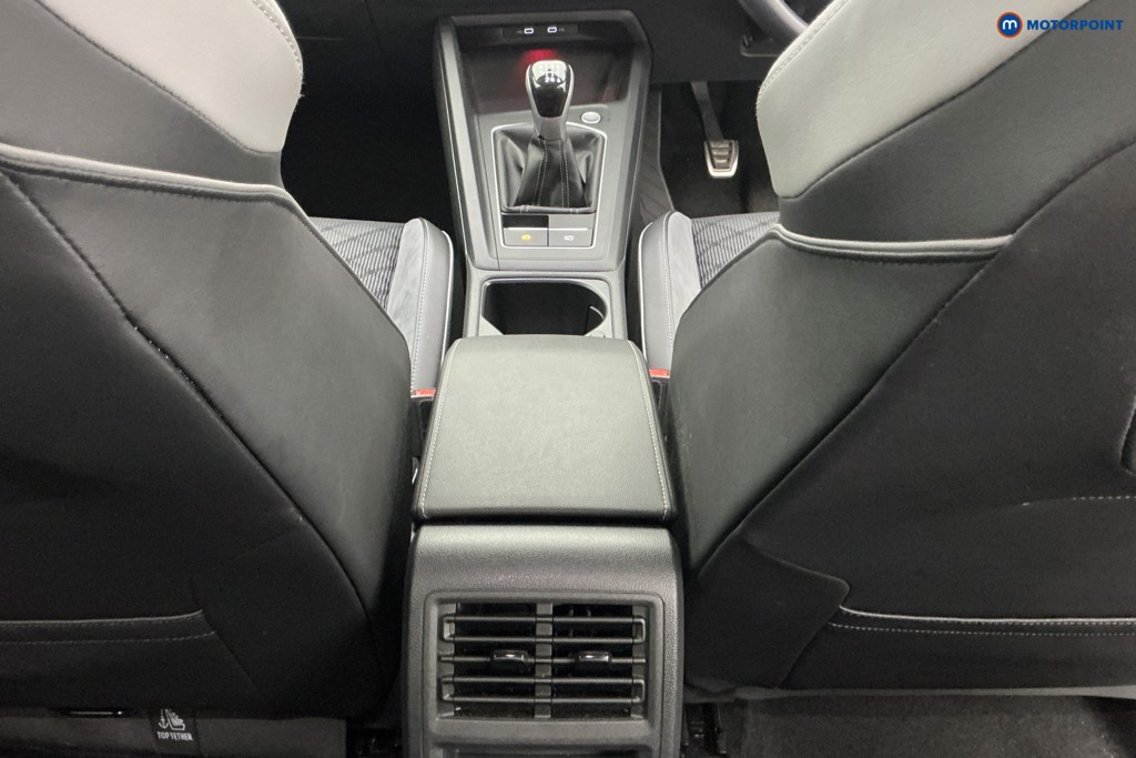 Volkswagen Golf R-Line Manual Petrol Hatchback - Stock Number (1634486) - 13th supplementary image