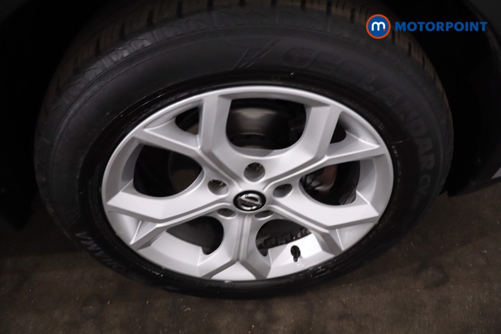 Nissan Juke N-Connecta Manual Petrol SUV - Stock Number (1635640) - 9th supplementary image