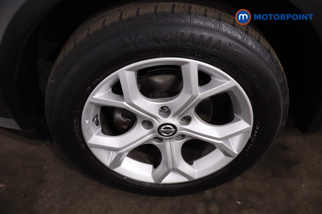 Nissan Juke N-Connecta Manual Petrol SUV - Stock Number (1635640) - 11th supplementary image