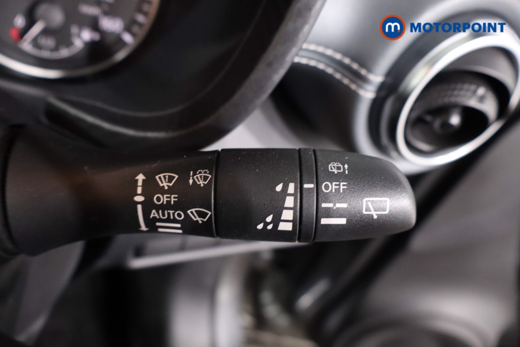 Nissan Juke N-Connecta Manual Petrol SUV - Stock Number (1635640) - 15th supplementary image