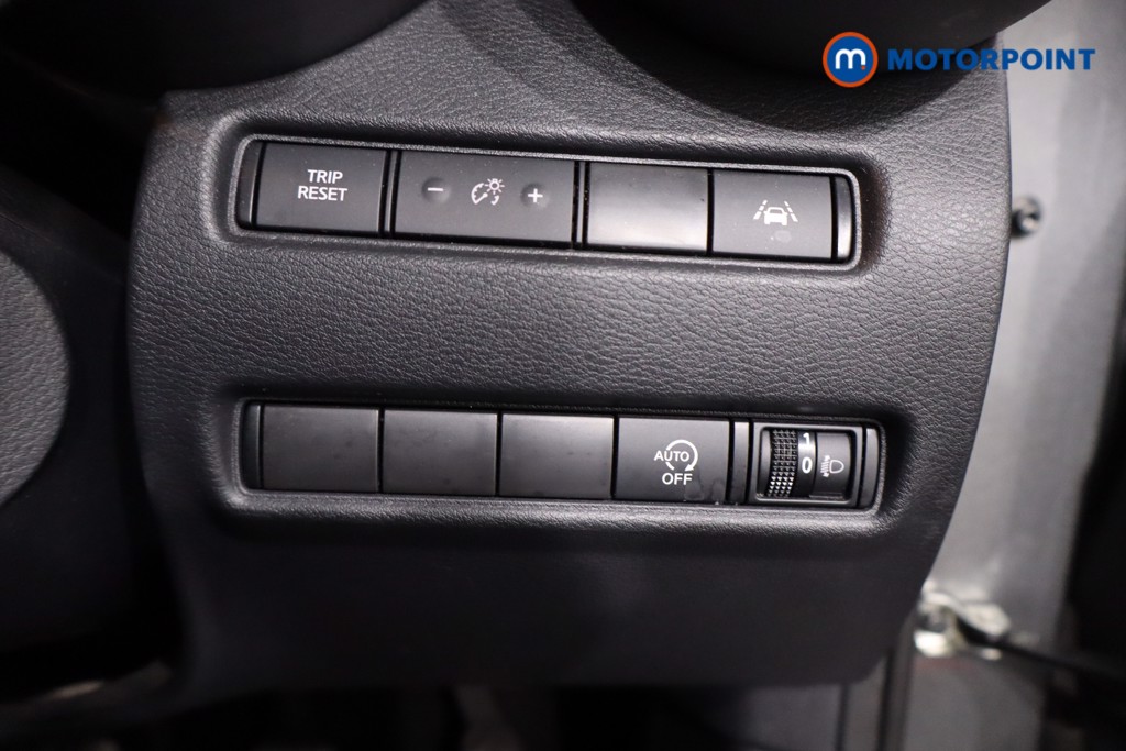 Nissan Juke N-Connecta Manual Petrol SUV - Stock Number (1635640) - 17th supplementary image