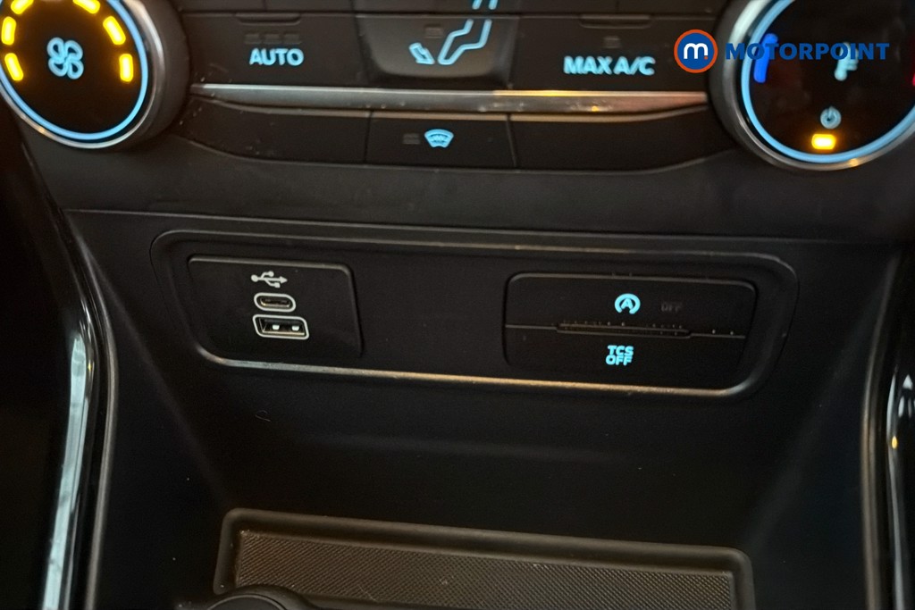 Ford Ecosport Titanium Manual Petrol SUV - Stock Number (1636329) - 17th supplementary image