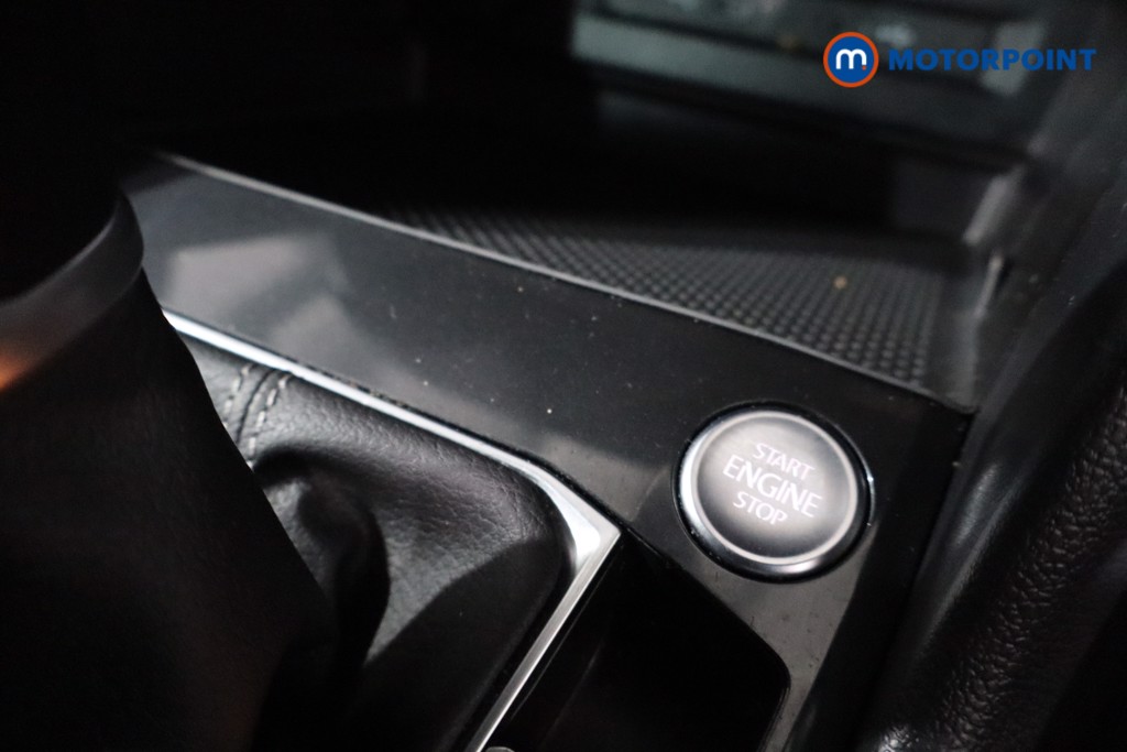 Volkswagen Tiguan R-Line Edition Automatic Petrol SUV - Stock Number (1637506) - 23rd supplementary image