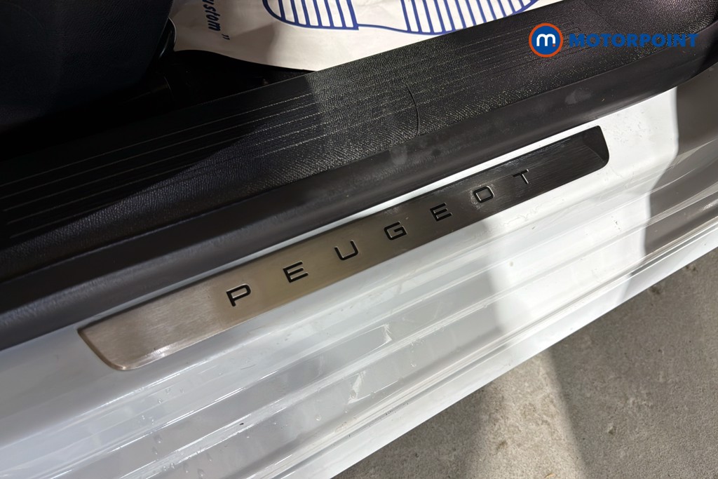 Peugeot 308 GT Automatic Petrol Estate - Stock Number (1638344) - 26th supplementary image