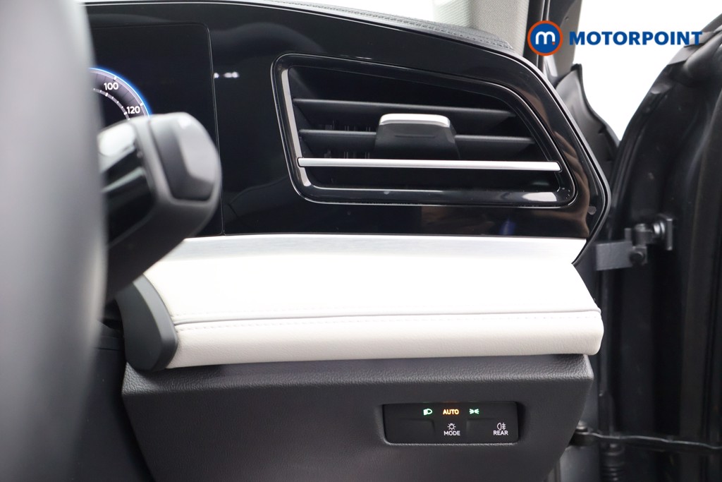 Volkswagen Passat Life Automatic Petrol Plug-In Hybrid Estate - Stock Number (1638774) - 11th supplementary image