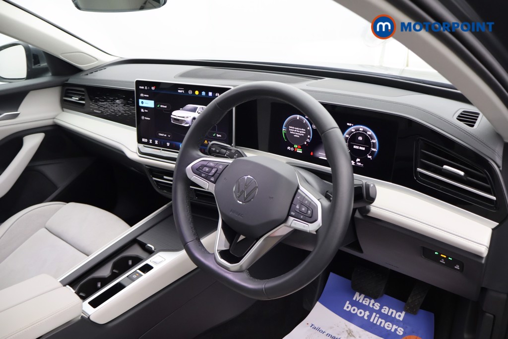 Volkswagen Passat Life Automatic Petrol Plug-In Hybrid Estate - Stock Number (1638774) - 13th supplementary image