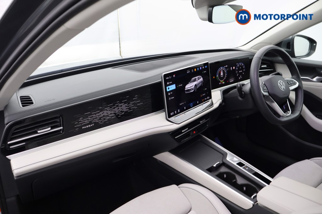 Volkswagen Passat Life Automatic Petrol Plug-In Hybrid Estate - Stock Number (1638774) - 18th supplementary image