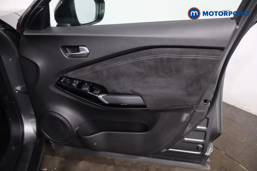 Nissan Juke Tekna-Plus Manual Petrol SUV - Stock Number (1636585) - 24th supplementary image