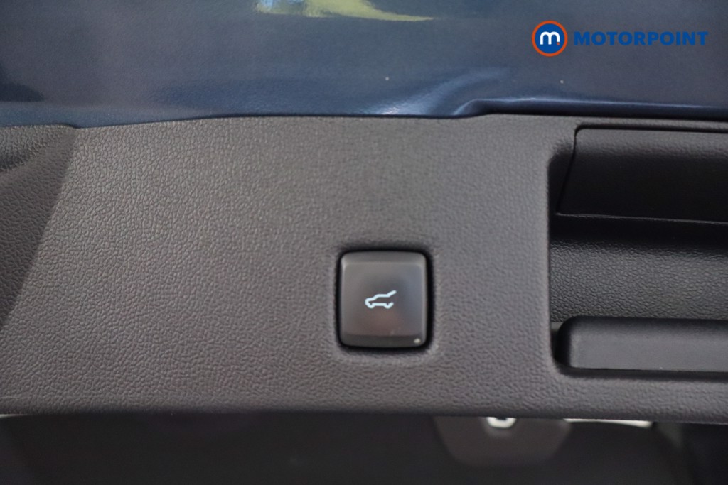 Ford Kuga St-Line Edition Manual Petrol SUV - Stock Number (1638104) - 43rd supplementary image