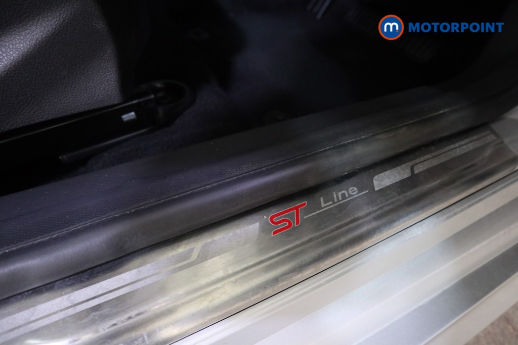 Ford Focus St-Line Manual Petrol Hatchback - Stock Number (1629940) - 16th supplementary image