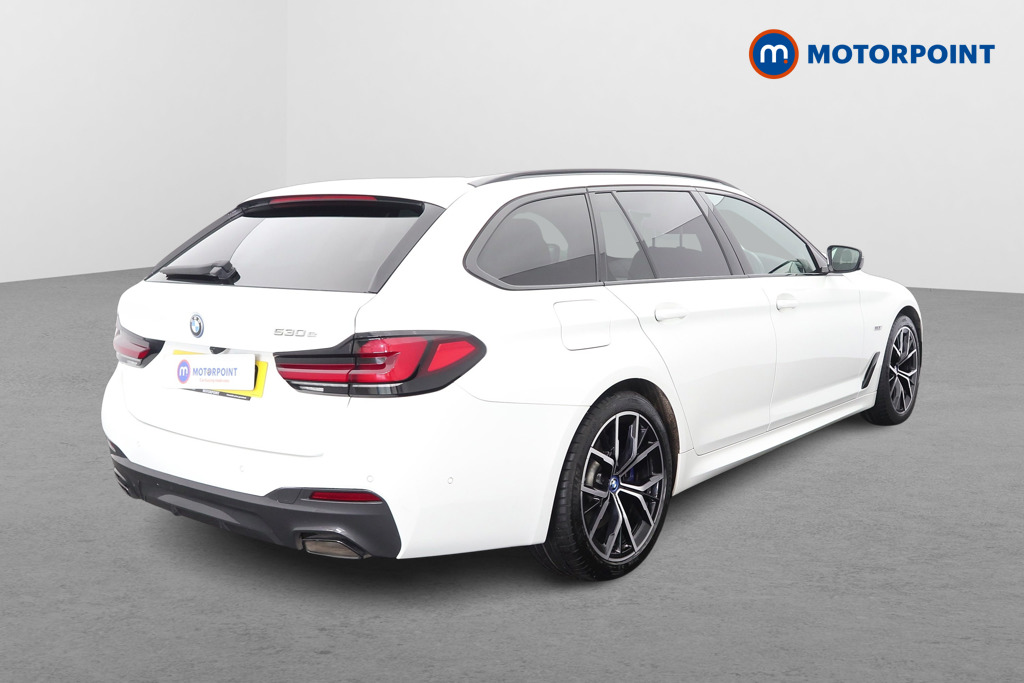 BMW 5 Series M Sport Automatic Petrol Plug-In Hybrid Estate - Stock Number (1631542) - Passenger side front corner