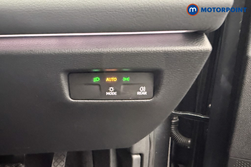 Volkswagen Passat Life Automatic Petrol Plug-In Hybrid Estate - Stock Number (1632860) - 12th supplementary image