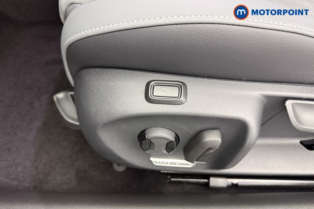 Volkswagen Passat Life Automatic Petrol Plug-In Hybrid Estate - Stock Number (1632860) - 16th supplementary image