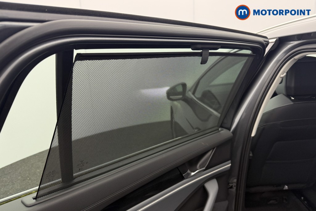 Volkswagen Passat Life Automatic Petrol Plug-In Hybrid Estate - Stock Number (1632860) - 18th supplementary image