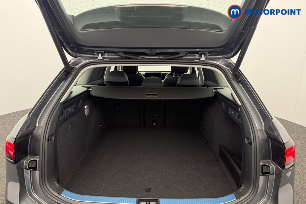 Volkswagen Passat Life Automatic Petrol Plug-In Hybrid Estate - Stock Number (1632860) - 19th supplementary image