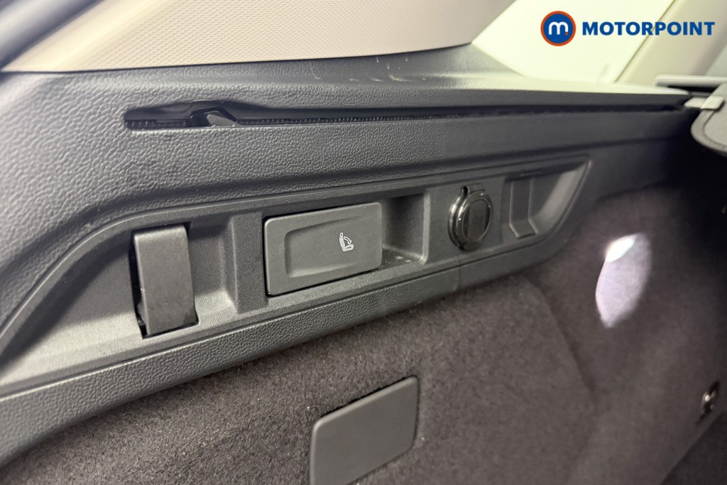 Volkswagen Passat Life Automatic Petrol Plug-In Hybrid Estate - Stock Number (1632860) - 20th supplementary image