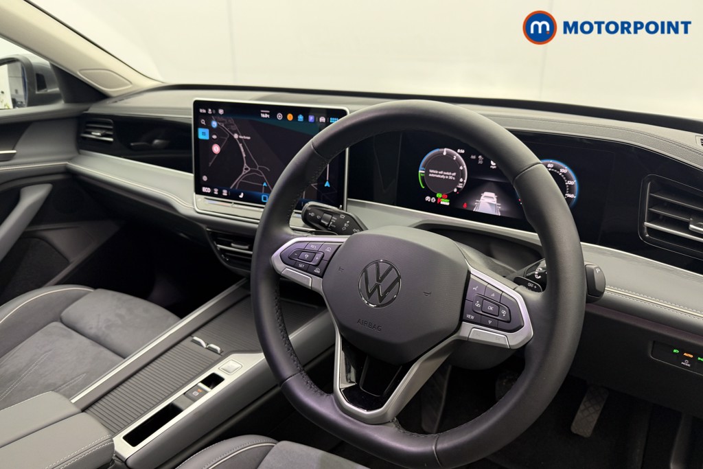 Volkswagen Passat Life Automatic Petrol Plug-In Hybrid Estate - Stock Number (1632860) - 1st supplementary image
