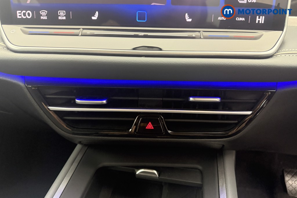 Volkswagen Passat Life Automatic Petrol Plug-In Hybrid Estate - Stock Number (1632934) - 4th supplementary image