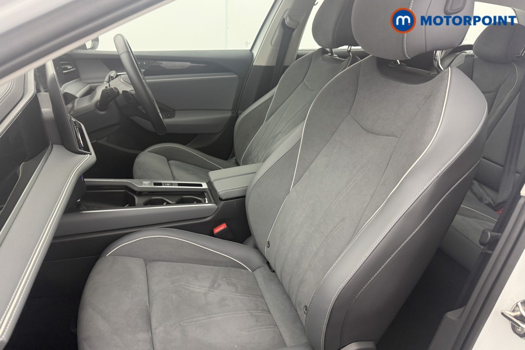 Volkswagen Passat Life Automatic Petrol Plug-In Hybrid Estate - Stock Number (1632934) - 12th supplementary image
