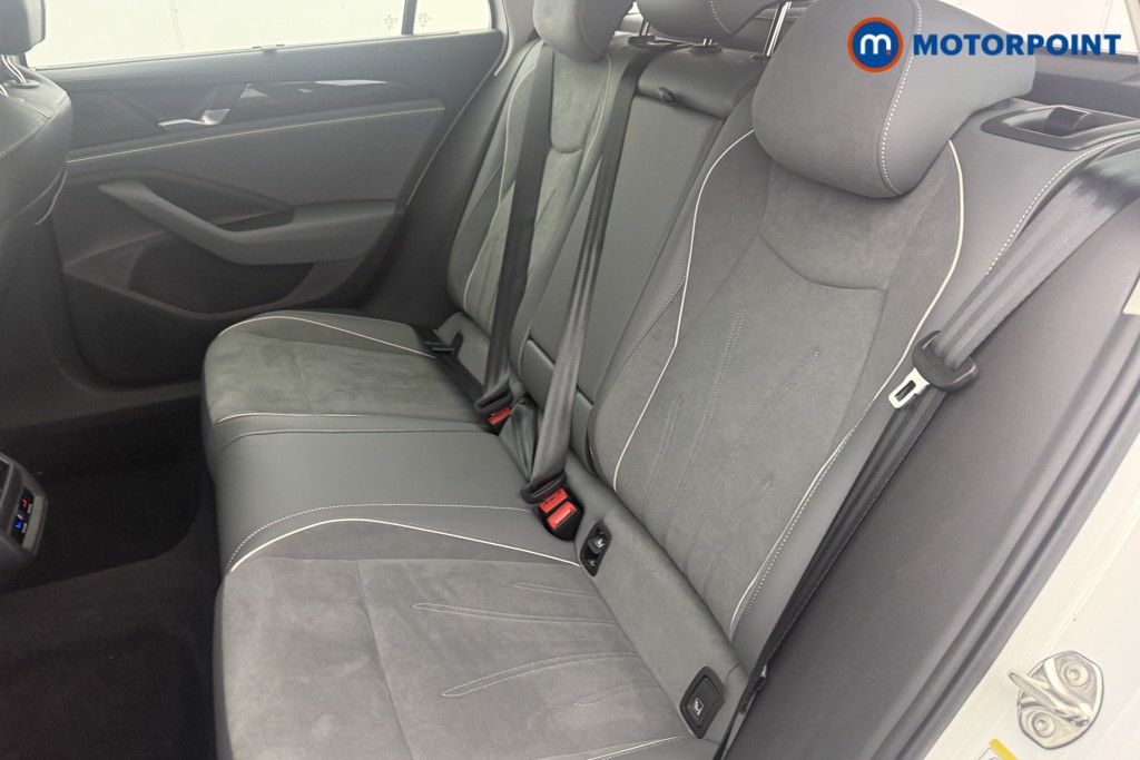 Volkswagen Passat Life Automatic Petrol Plug-In Hybrid Estate - Stock Number (1632934) - 13th supplementary image