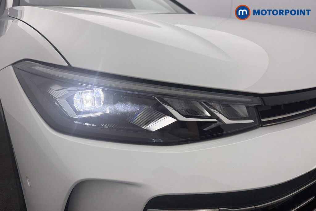 Volkswagen Passat Life Automatic Petrol Plug-In Hybrid Estate - Stock Number (1632934) - 15th supplementary image