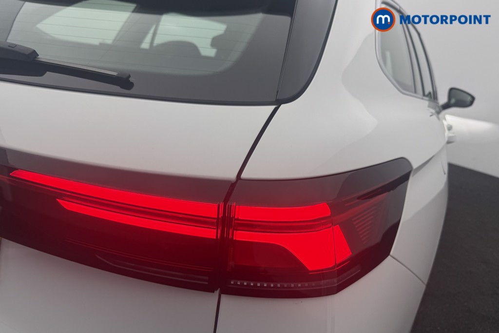 Volkswagen Passat Life Automatic Petrol Plug-In Hybrid Estate - Stock Number (1632934) - 16th supplementary image