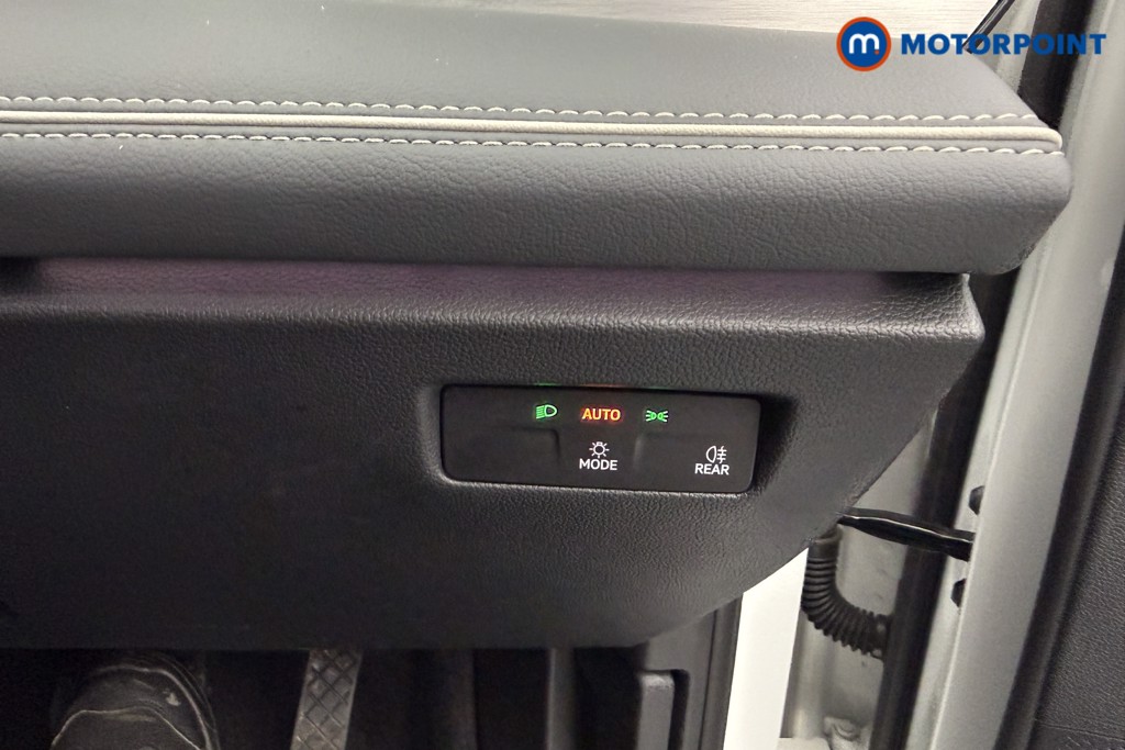 Volkswagen Passat Life Automatic Petrol Plug-In Hybrid Estate - Stock Number (1632943) - 7th supplementary image