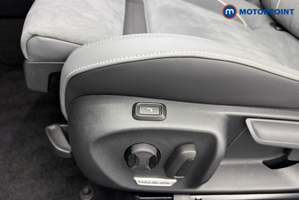 Volkswagen Passat Life Automatic Petrol Plug-In Hybrid Estate - Stock Number (1632943) - 10th supplementary image