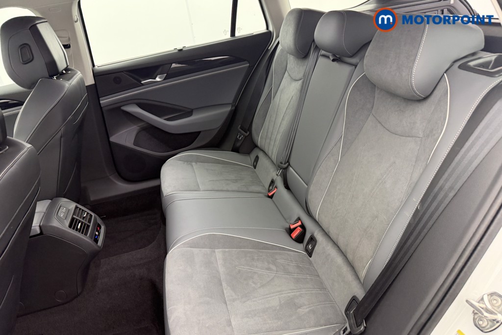Volkswagen Passat Life Automatic Petrol Plug-In Hybrid Estate - Stock Number (1632943) - 11th supplementary image