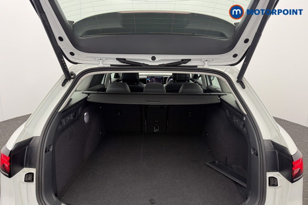 Volkswagen Passat Life Automatic Petrol Plug-In Hybrid Estate - Stock Number (1632943) - 13th supplementary image