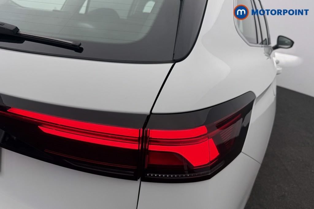 Volkswagen Passat Life Automatic Petrol Plug-In Hybrid Estate - Stock Number (1632943) - 15th supplementary image