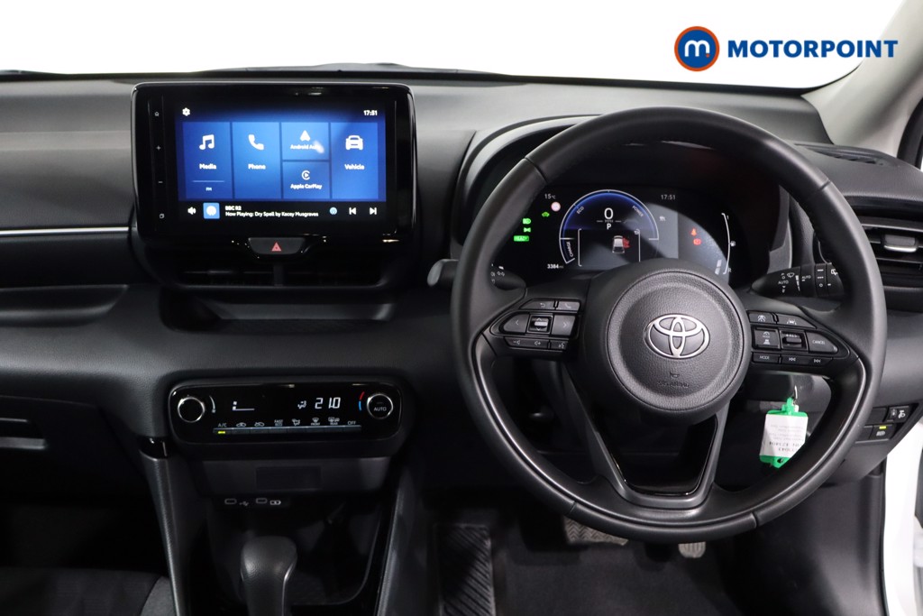 Toyota Yaris Design Automatic Petrol-Electric Hybrid Hatchback - Stock Number (1633043) - 3rd supplementary image