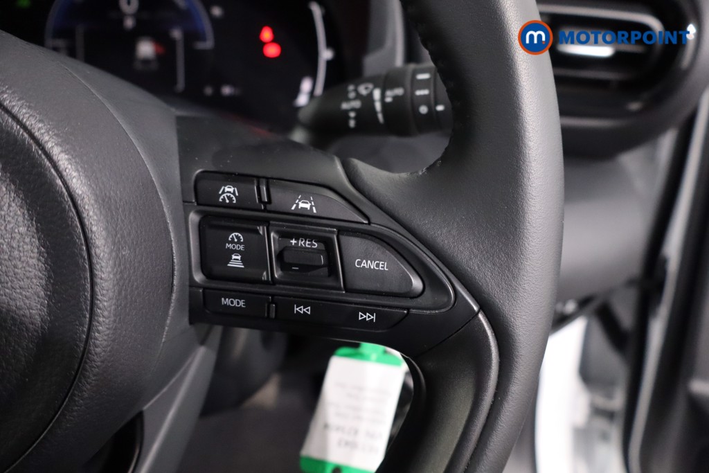 Toyota Yaris Design Automatic Petrol-Electric Hybrid Hatchback - Stock Number (1633043) - 8th supplementary image