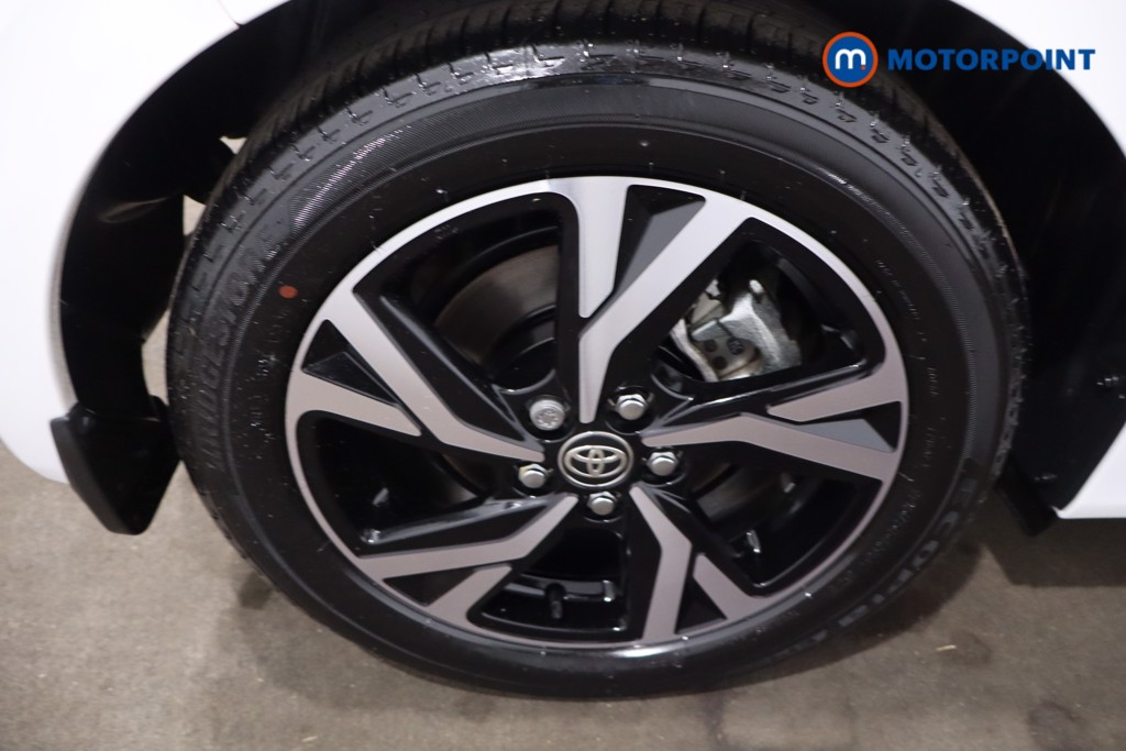 Toyota Yaris Design Automatic Petrol-Electric Hybrid Hatchback - Stock Number (1633043) - 9th supplementary image