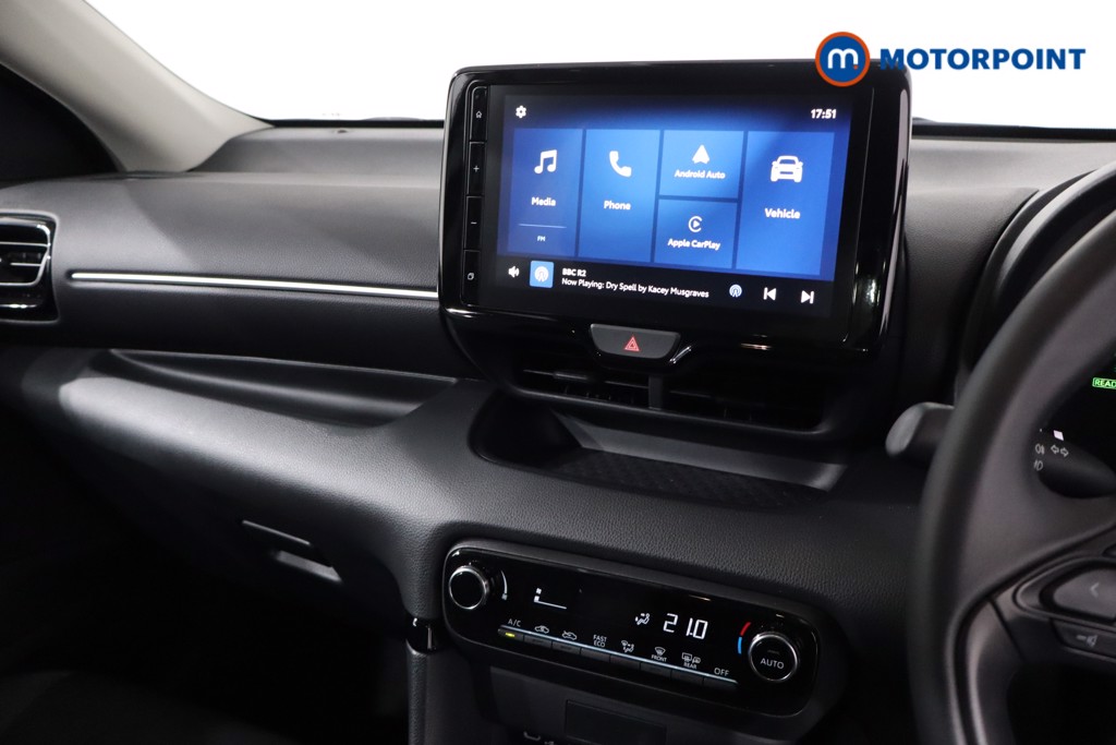 Toyota Yaris Design Automatic Petrol-Electric Hybrid Hatchback - Stock Number (1633043) - 18th supplementary image