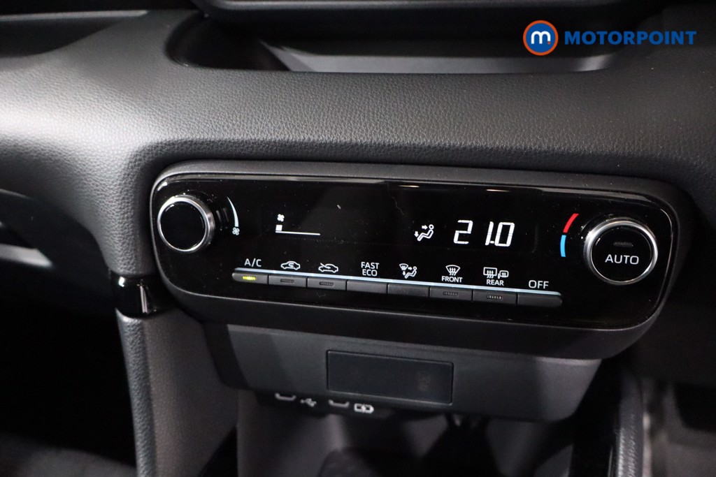 Toyota Yaris Design Automatic Petrol-Electric Hybrid Hatchback - Stock Number (1633043) - 20th supplementary image