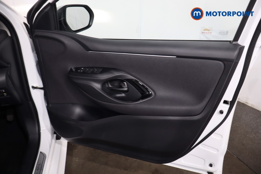 Toyota Yaris Design Automatic Petrol-Electric Hybrid Hatchback - Stock Number (1633043) - 25th supplementary image