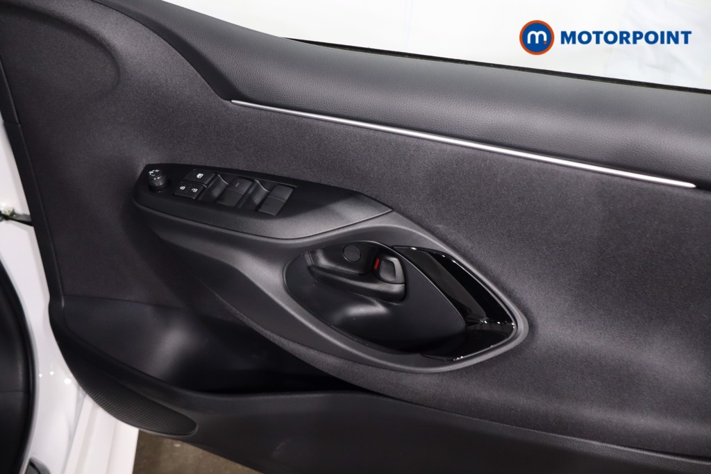 Toyota Yaris Design Automatic Petrol-Electric Hybrid Hatchback - Stock Number (1633043) - 26th supplementary image