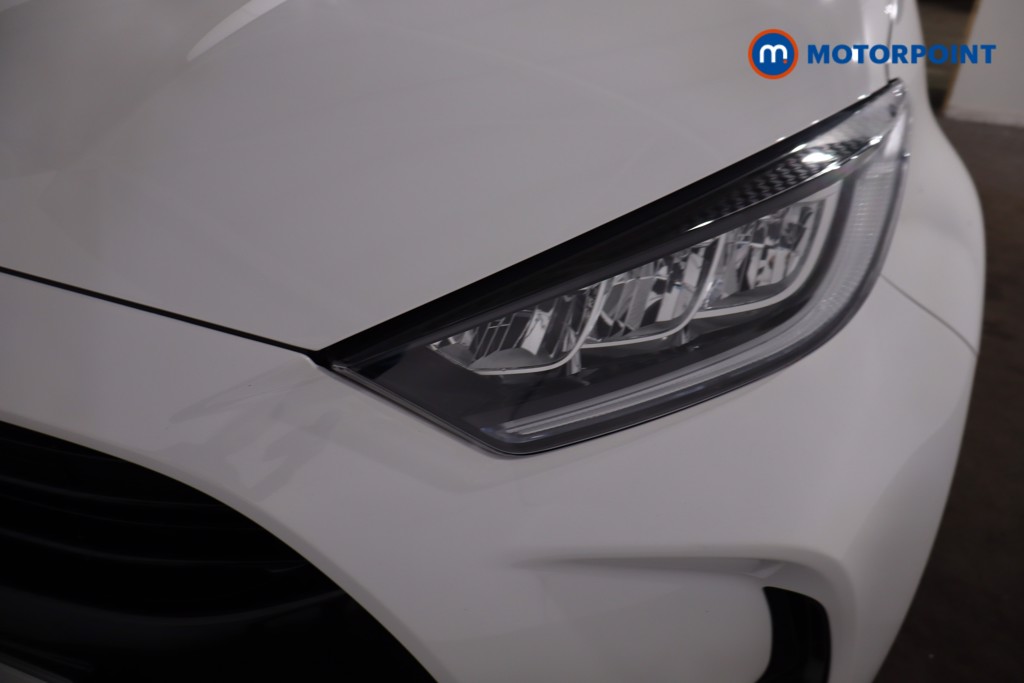 Toyota Yaris Design Automatic Petrol-Electric Hybrid Hatchback - Stock Number (1633043) - 30th supplementary image