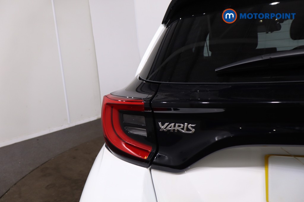 Toyota Yaris Design Automatic Petrol-Electric Hybrid Hatchback - Stock Number (1633043) - 35th supplementary image