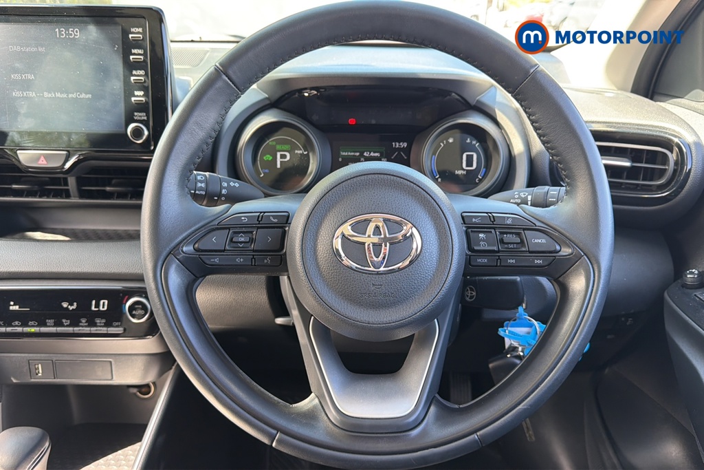 Toyota Yaris Design Automatic Petrol-Electric Hybrid Hatchback - Stock Number (1634781) - 2nd supplementary image