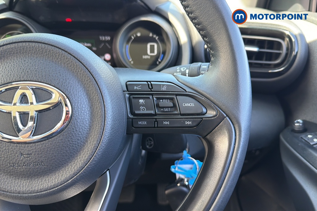 Toyota Yaris Design Automatic Petrol-Electric Hybrid Hatchback - Stock Number (1634781) - 3rd supplementary image