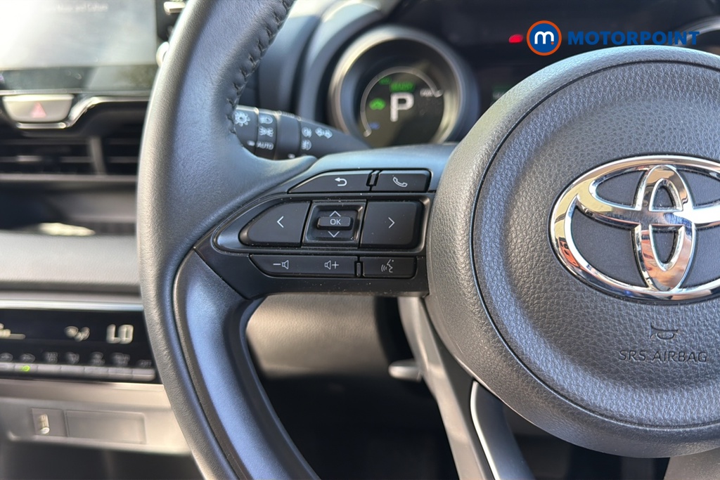 Toyota Yaris Design Automatic Petrol-Electric Hybrid Hatchback - Stock Number (1634781) - 4th supplementary image