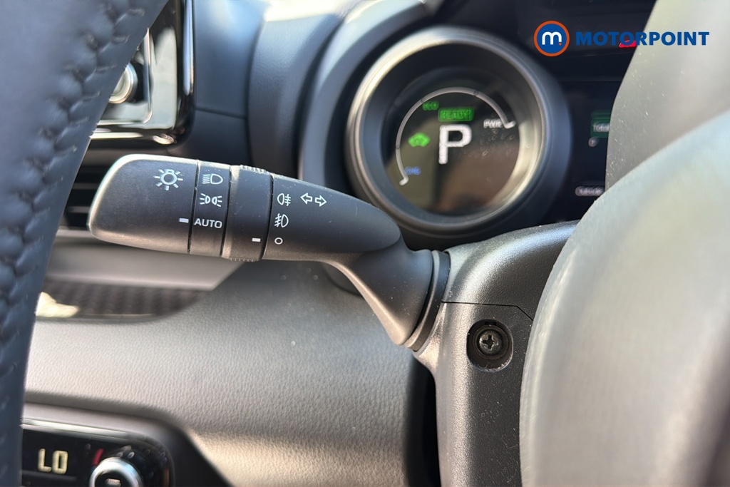 Toyota Yaris Design Automatic Petrol-Electric Hybrid Hatchback - Stock Number (1634781) - 5th supplementary image