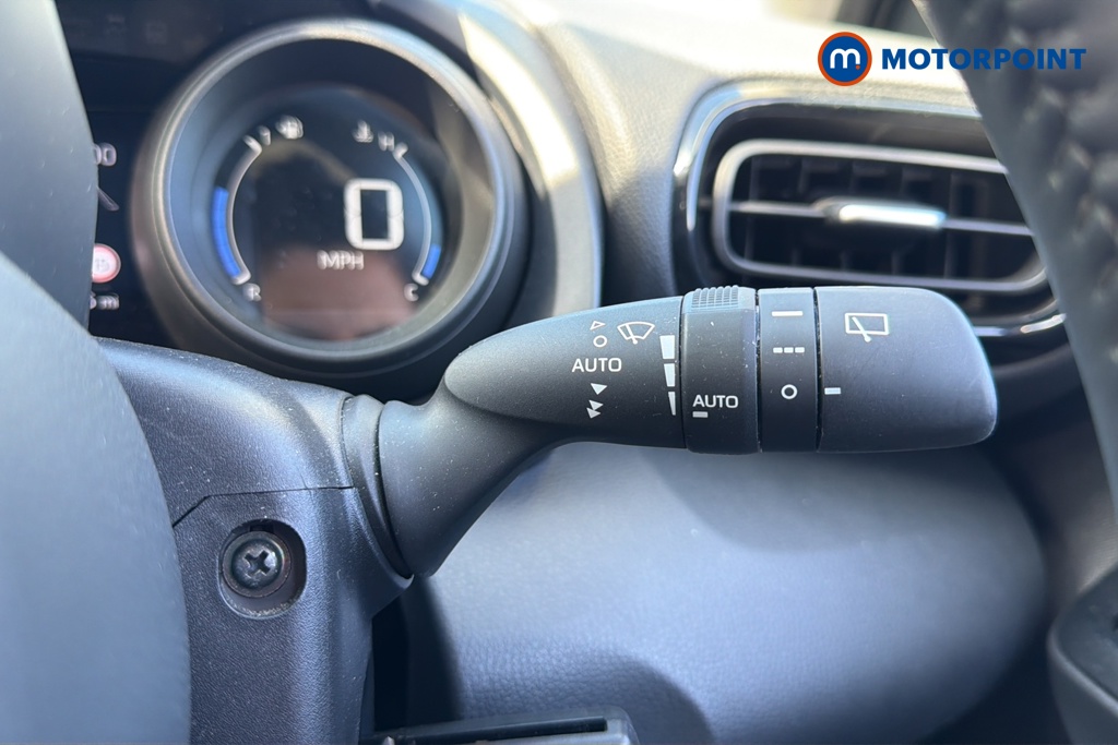 Toyota Yaris Design Automatic Petrol-Electric Hybrid Hatchback - Stock Number (1634781) - 6th supplementary image