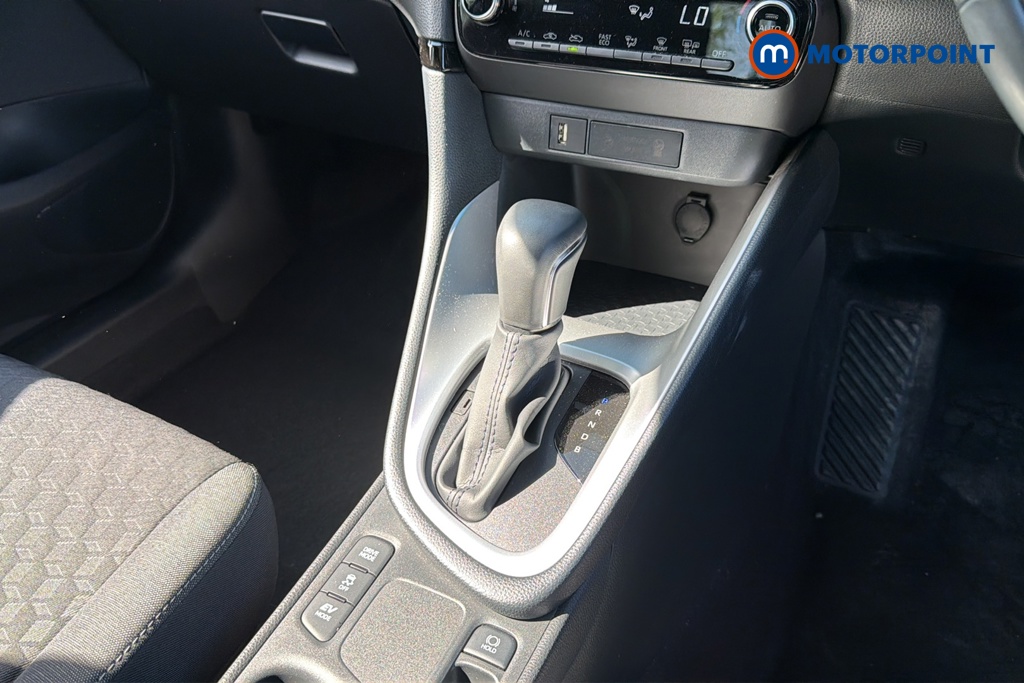 Toyota Yaris Design Automatic Petrol-Electric Hybrid Hatchback - Stock Number (1634781) - 15th supplementary image
