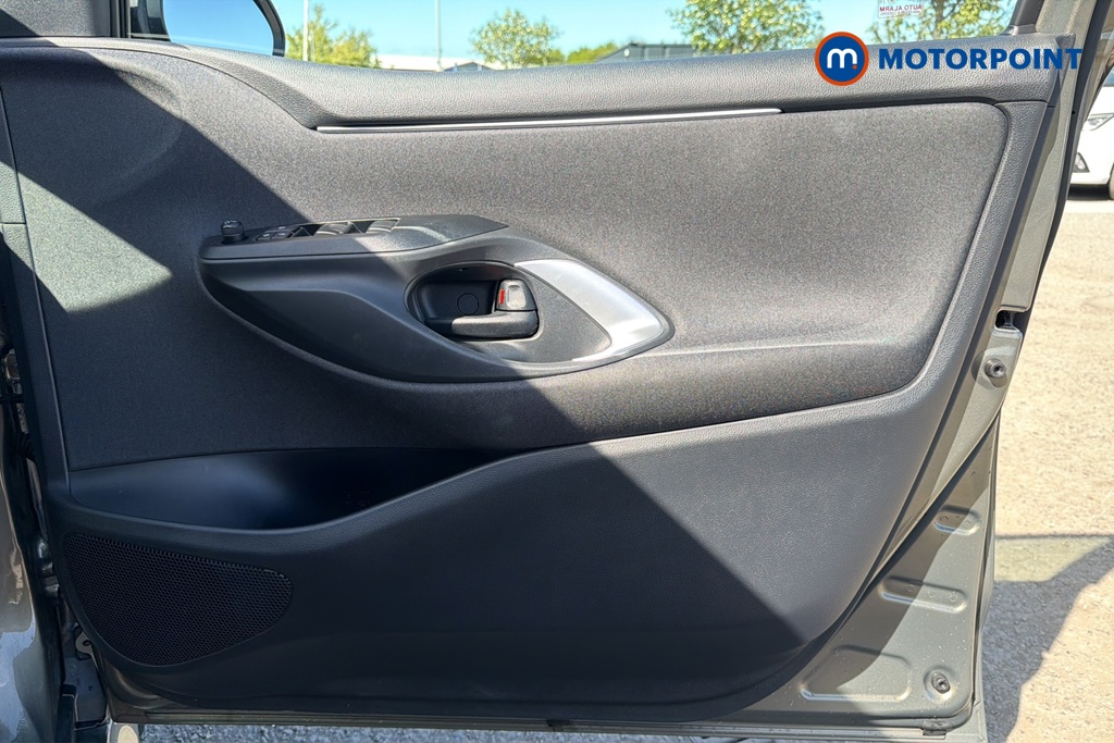 Toyota Yaris Design Automatic Petrol-Electric Hybrid Hatchback - Stock Number (1634781) - 18th supplementary image